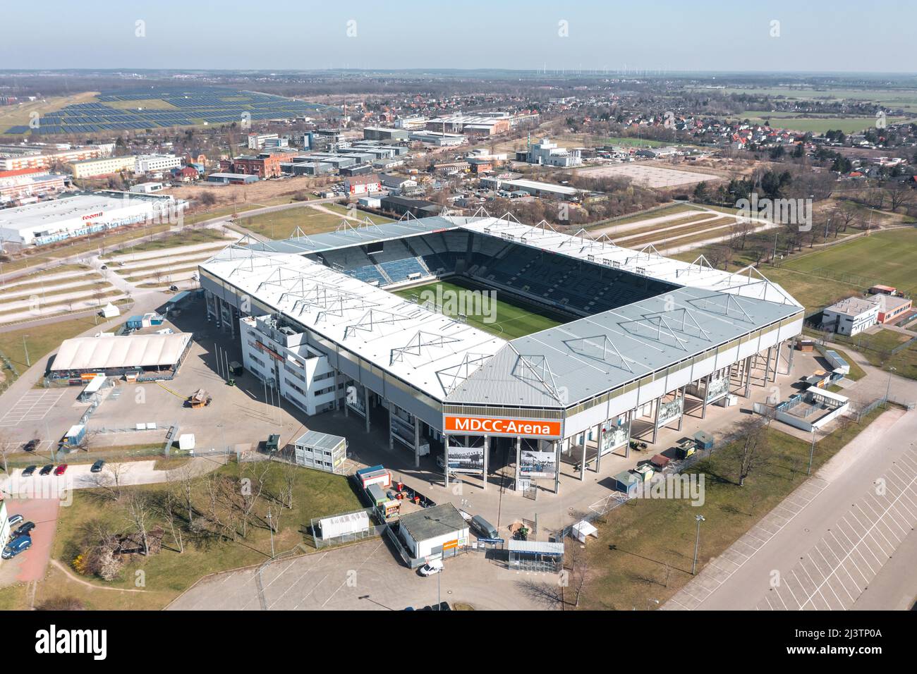 Magdeburg, Germania - Marzo 2022: Vista aerea sulla MDCC-Arena, stadio sede del 1. FC Magdeburg Foto Stock