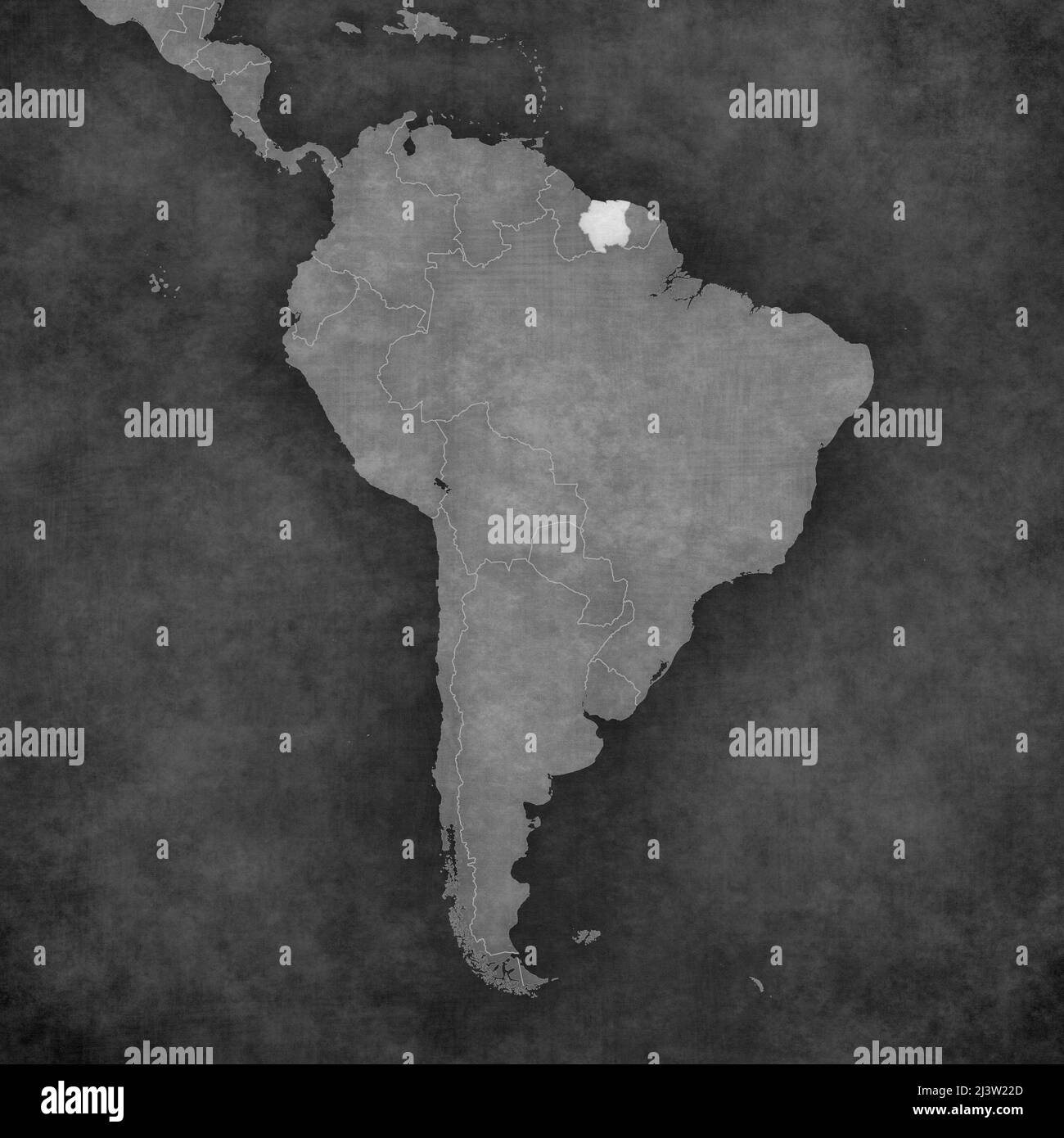 Suriname sulla mappa del Sud America. La mappa è in stile vintage bianco e nero. La mappa ha una grunge morbida e retrò vecchia atmosfera di carta. Foto Stock