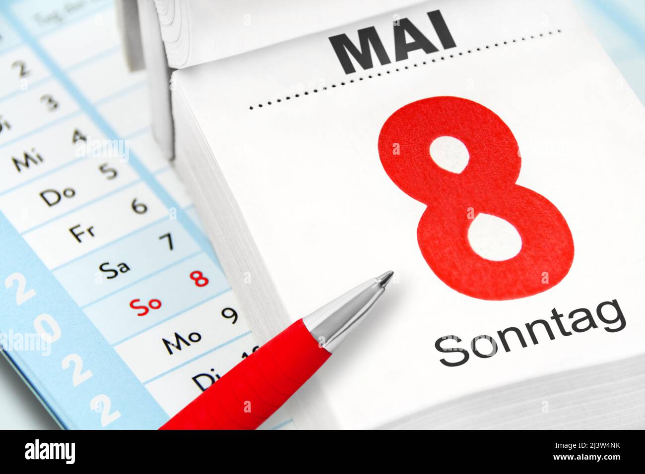 Calendario tedesco 2022 maggio 8 Domenica e matita Foto Stock