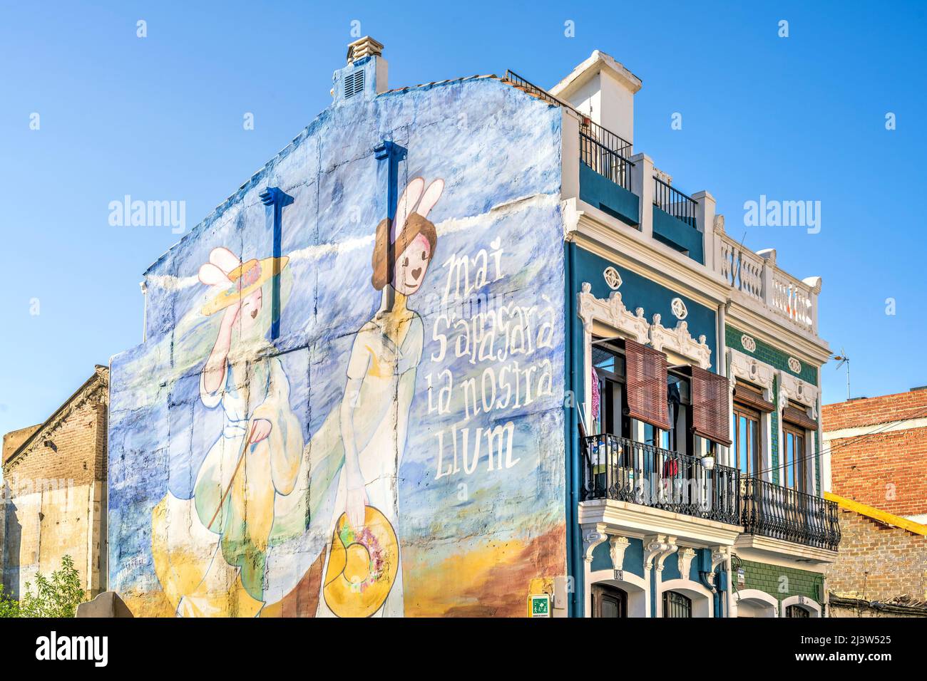 Muro di arte di strada murale su una casa nel quartiere El Cabanyal, Valencia, Comunità Valenciana, Spagna Foto Stock