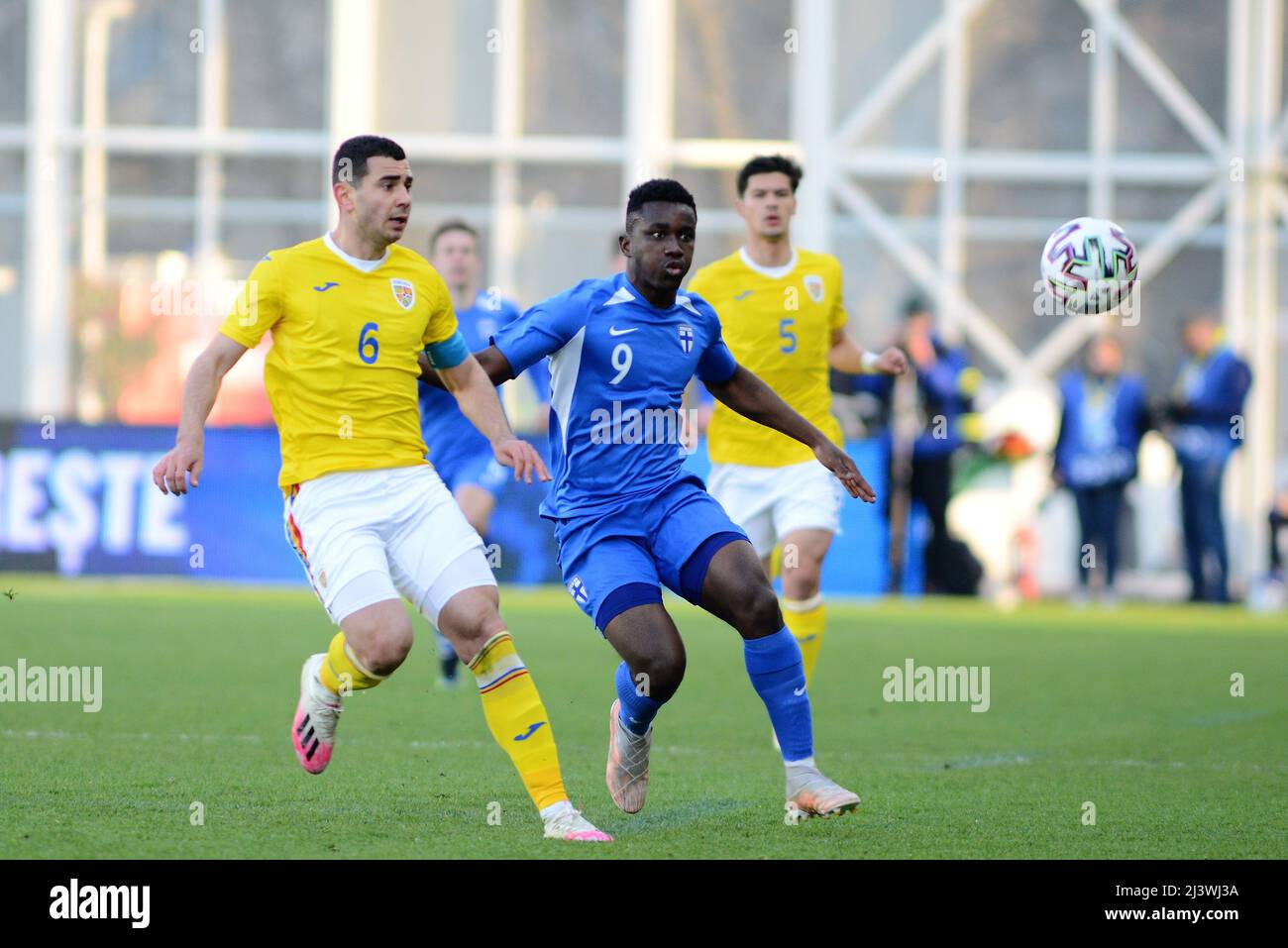 Terry Alblade #9 e Vladimir Screciu #6 in gioco amichevole tra la Romania U21 e la Finlandia U21 , 25.03.2022 ,Arcul de Triumf Stad , Bucarest Foto Stock