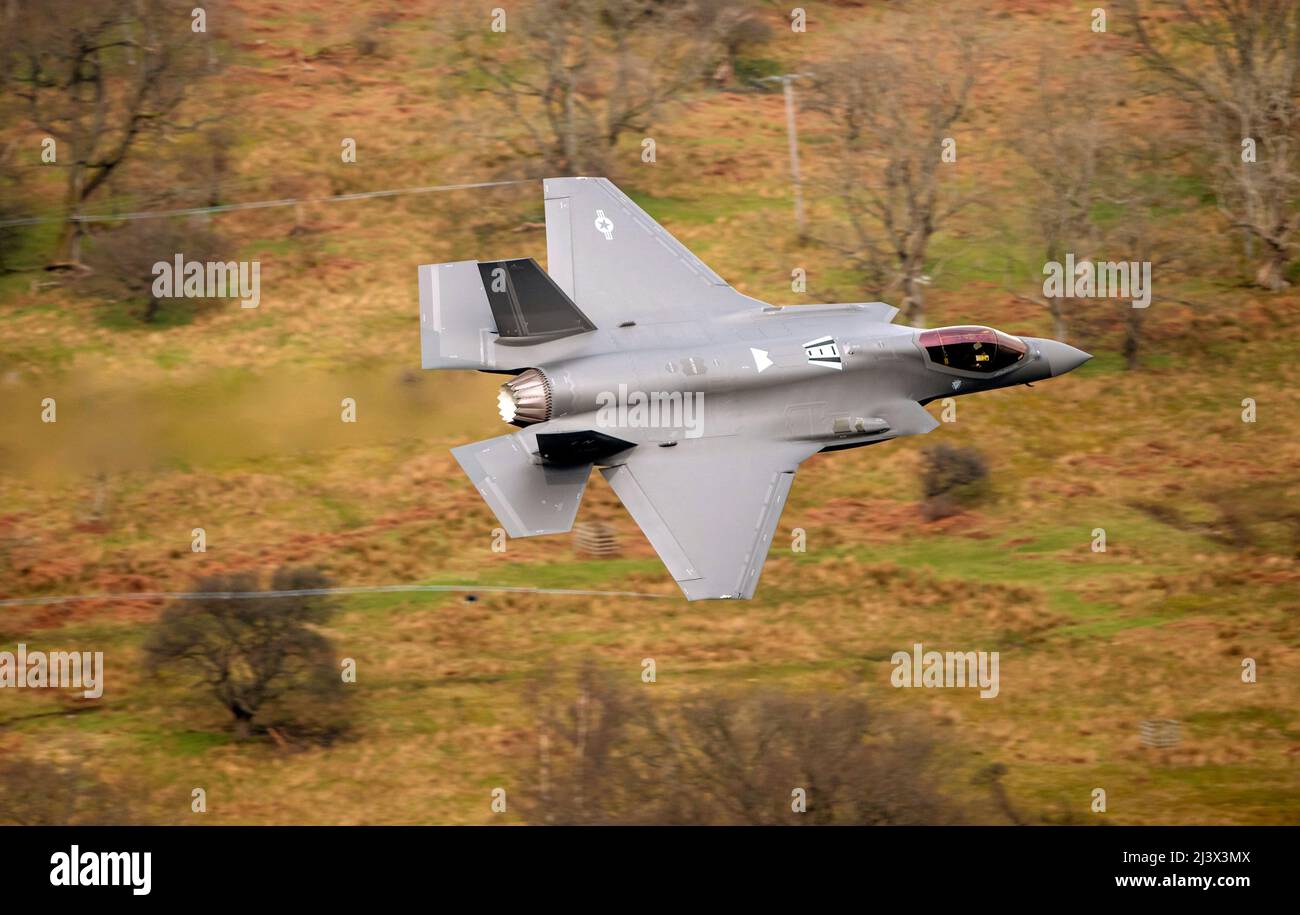 USAF F-35A Lightning II 'Loki' volo da RAF Lakenheath 495th Squadrone di Valkyries che opera a basso livello nel Lake District Foto Stock