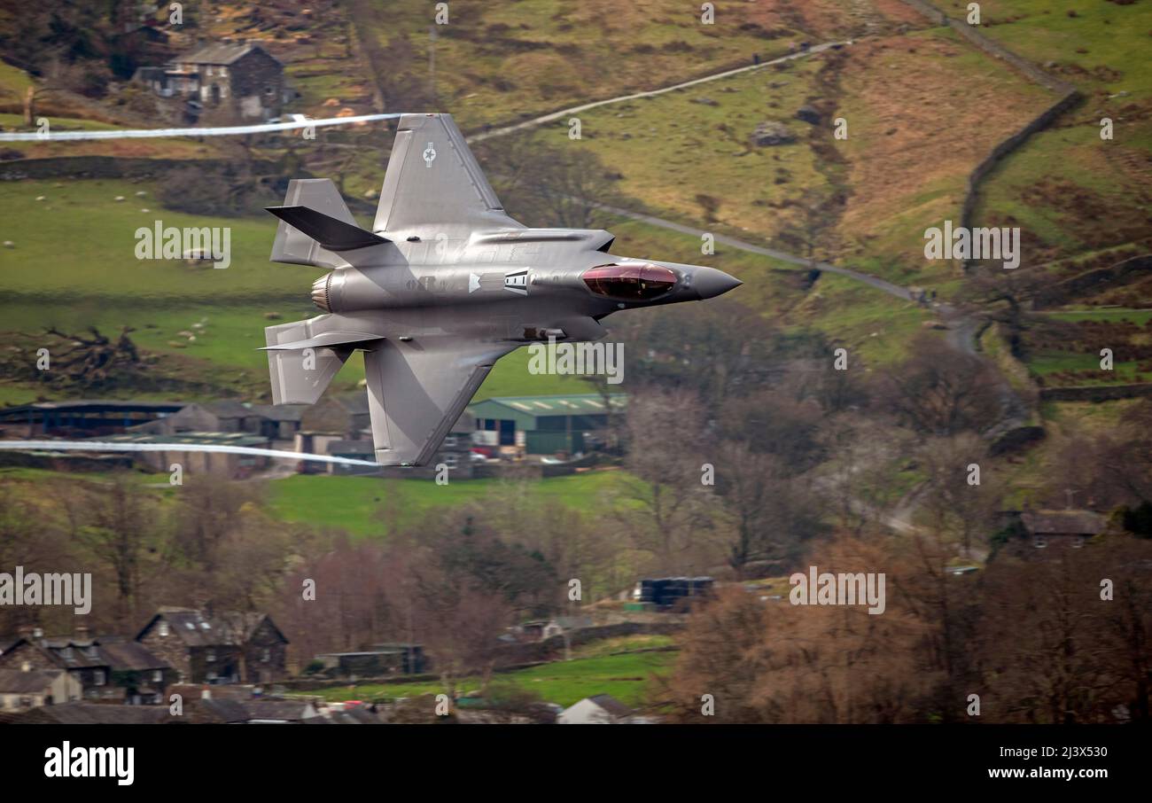 USAF F-35A Lightning II 'Loki' volo da RAF Lakenheath 495th Squadrone di Valkyries che opera a basso livello nel Lake District Foto Stock