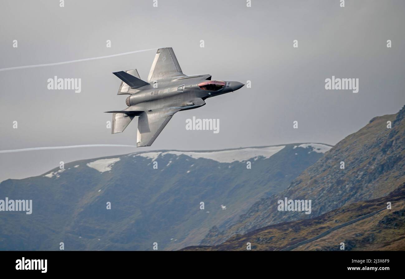 USAF F-35A Lightning II 'Loki' volo da RAF Lakenheath 495th Squadrone di Valkyries che opera a basso livello nel Lake District Foto Stock