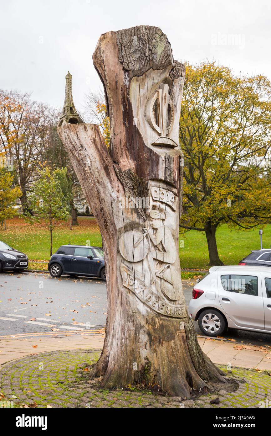 Albero scolpito che commemora il Tour de France - Harrogate Foto Stock