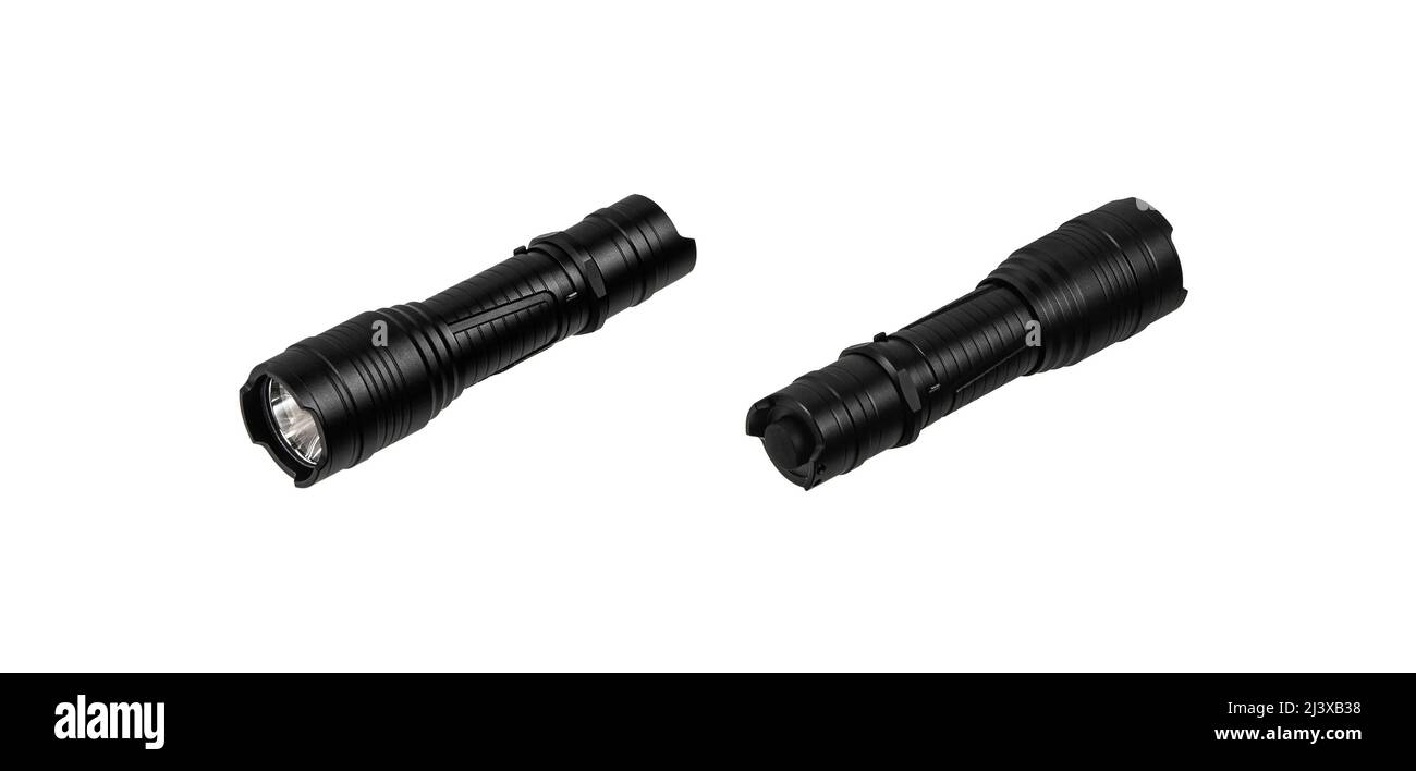 La torcia LED in metallo nero si isola su sfondo bianco. Lampada tascabile per ore buie del giorno o ambienti bui. Foto Stock