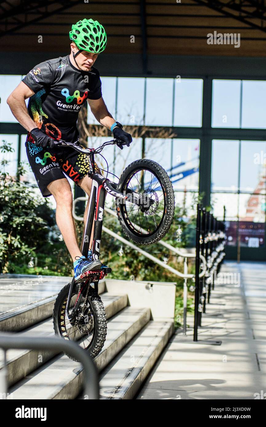 Krystian Herba è il titolare di sei Guinness Book record di costruire ascension con una bicicletta nel mondo | Krystian Herba est detenteur de sei dischi Foto Stock