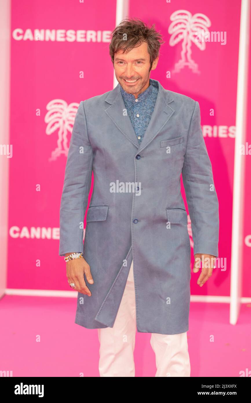 CANNES, FRANCIA - APRILE 01, Franck Sémonin partecipa al tappeto rosa durante il Festival delle Canneseries 5th a Cannes, Francia Foto Stock
