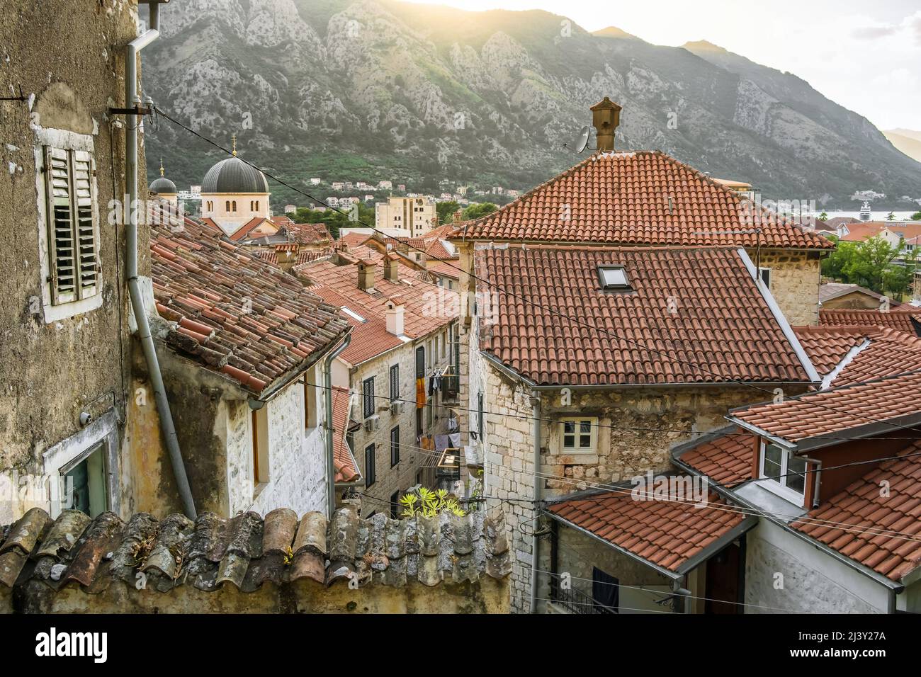La città vecchia di Cattaro al tramonto in Montenegro Foto Stock