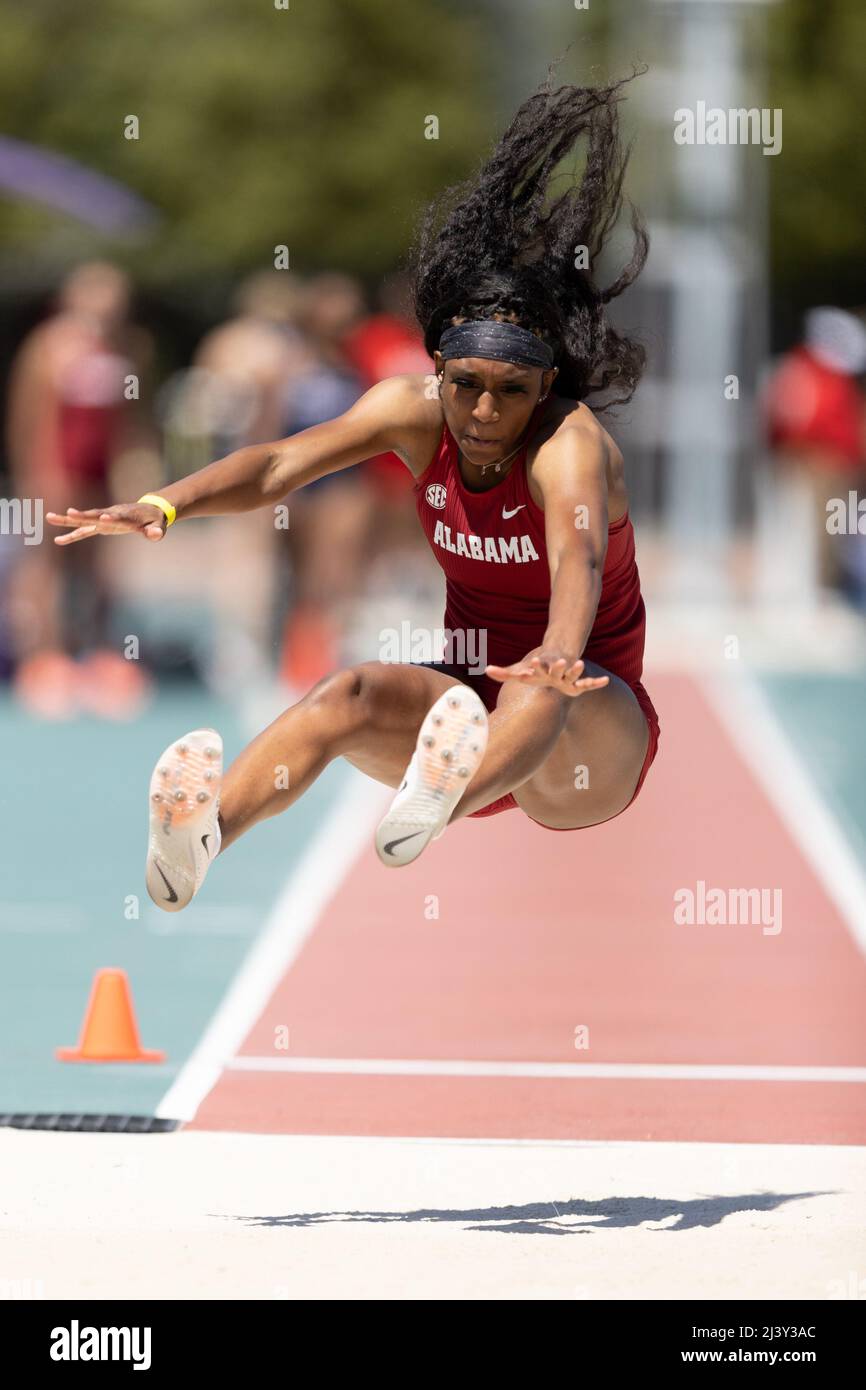 Aysia Ward di Alabama salti lunghi (17’ 10 3/4” / 5,46m), sabato 9 aprile 2022, a Baton Rouge, Louisiana. (Kirk Meche/immagine dello sport) Foto Stock