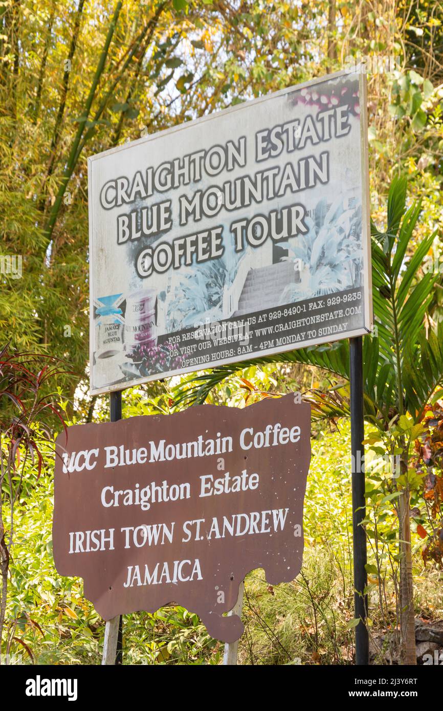 Cartello d'ingresso per Craigton Estate (tour del caffè della Blue Mountain), Irish Town, St Andrew Parish, Giamaica, Greater Antille, Caraibi Foto Stock