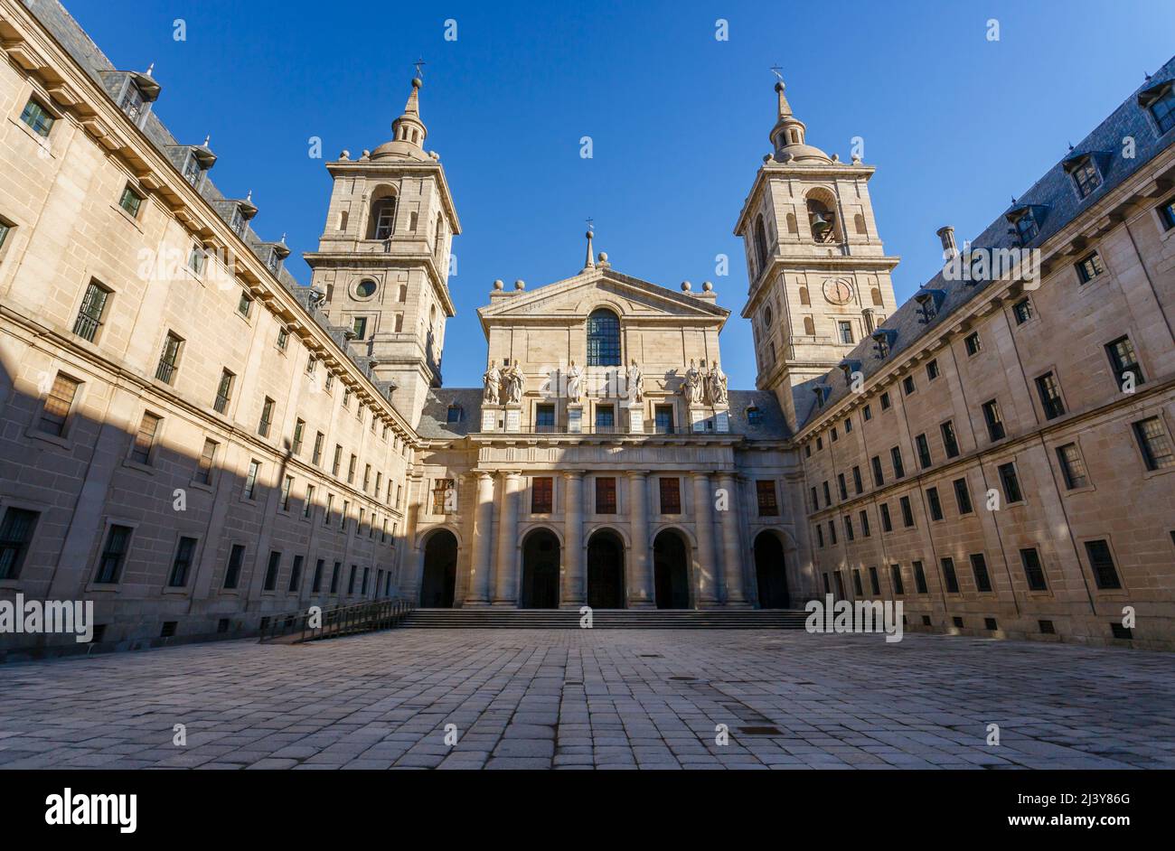 Sito reale di San Lorenzo de El Escorial, un palazzo reale, monastero, museo e scuola, dettaglio del cortile dei re Foto Stock