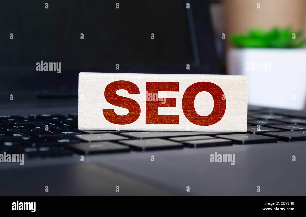 SEO parola raccolta di elementi in legno con le lettere, Foto Stock