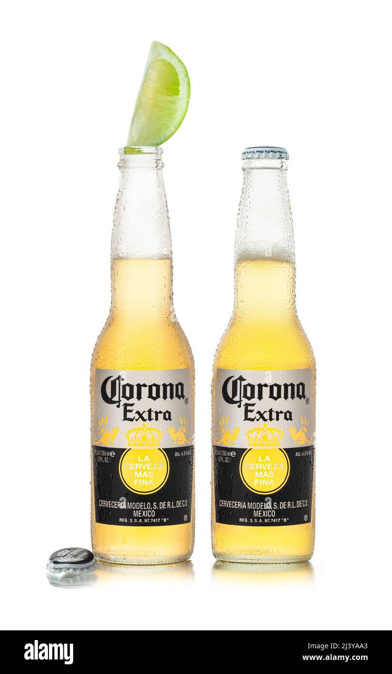 CHISINAU, MOLDAVIA - 9 aprile 2022: Miller Genuine Draft è l'originale birra alla spina confezionata filtrata a freddo, un prodotto della Miller Brewing Company Foto Stock