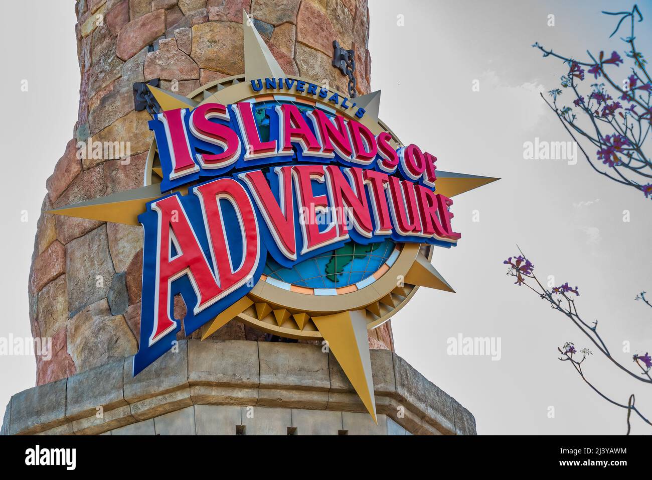 ORLANDO, USA - MARZO 07 2022: Cartello del parco a tema Islands of Adventure Foto Stock