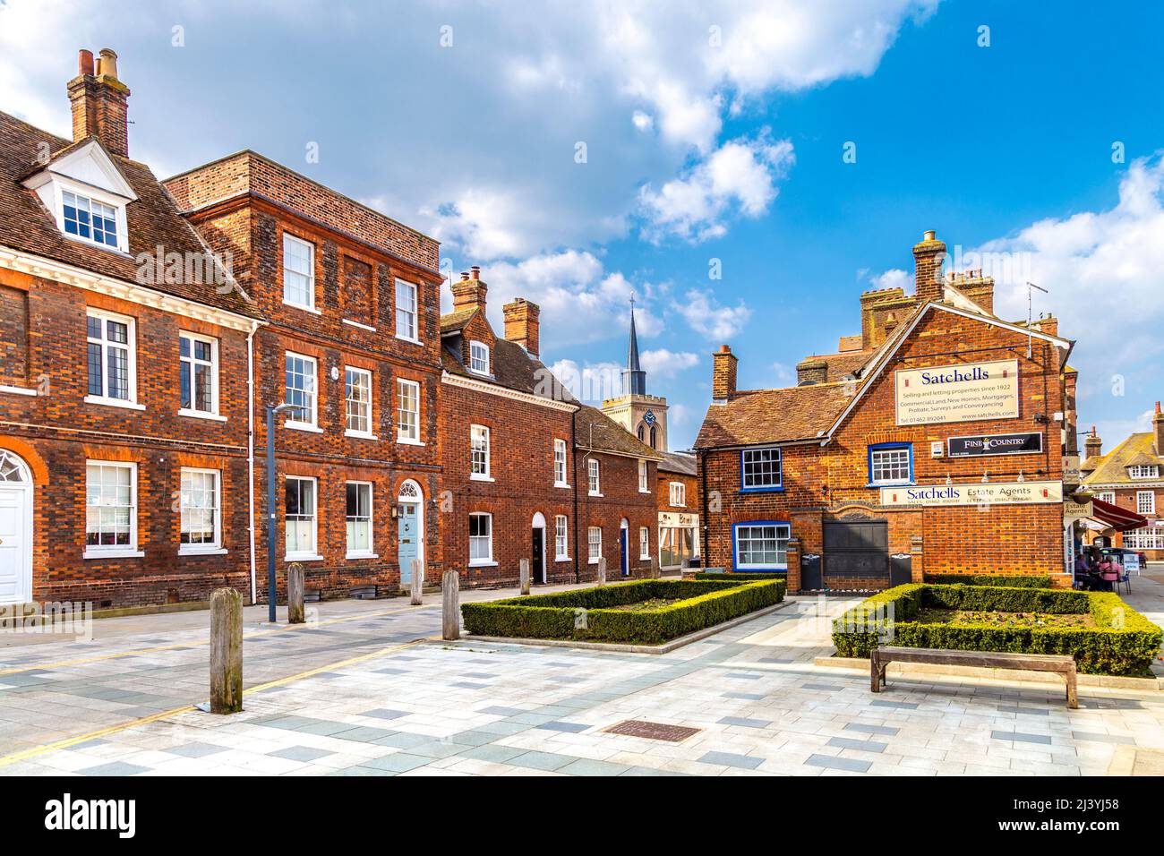 Edifici in mattoni rossi nel centro di Baldock, Hertfordshire, Regno Unito Foto Stock