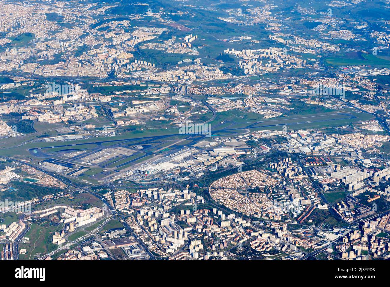 Vista aerea dell'aeroporto di Lisbona. Aeroporto di Portela situato a Lisbona, Portogallo. Airport utilizzato essere TOCCARE come hub. Panoramica dell'aeroporto Humberto Delgado di Lisbona. Foto Stock