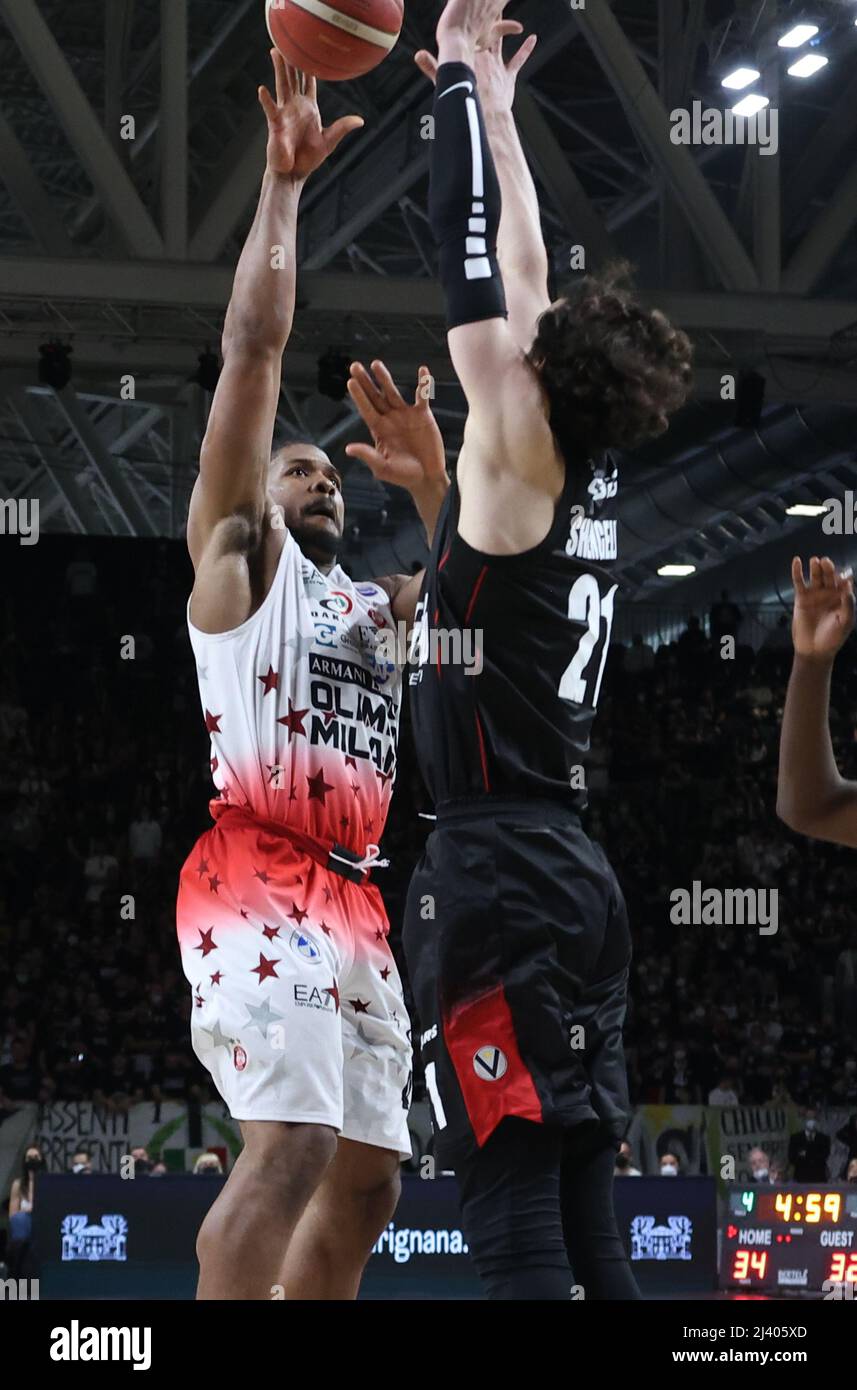 Nel corso della serie A1 il campionato italiano di basket LBA si disputano Segafredo Virtus Bologna Vs. AIX Armani Exchange Olimpia Milano all'Arena Segafredo - Bologna, 10 aprile 2022 - Foto: Michele Nucci Foto Stock