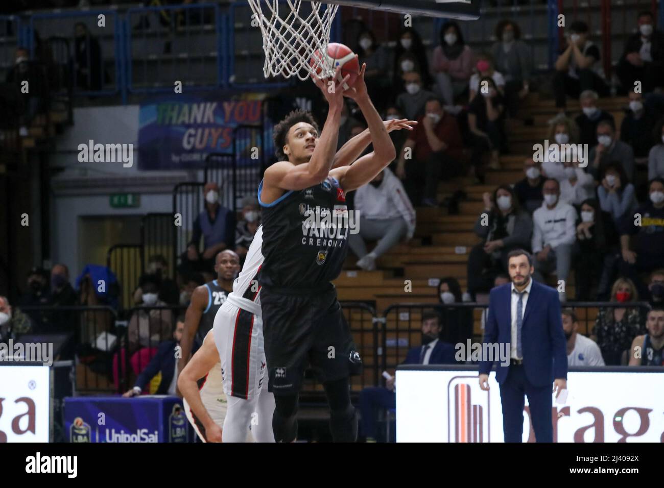 Jamuni McNeace (Vanoli Cremona) durante Vanoli Basket Cremona vs Bertram Derthona Tortona, Campionato Italiano di Basket a Serie a Cremona, Italia, Aprile 10 2022 Foto Stock