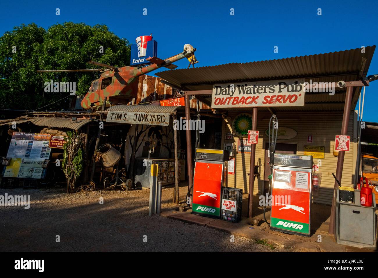 Stazione di servizio Daly Waters, Stuart Highway, Northern Territory, Australia Foto Stock