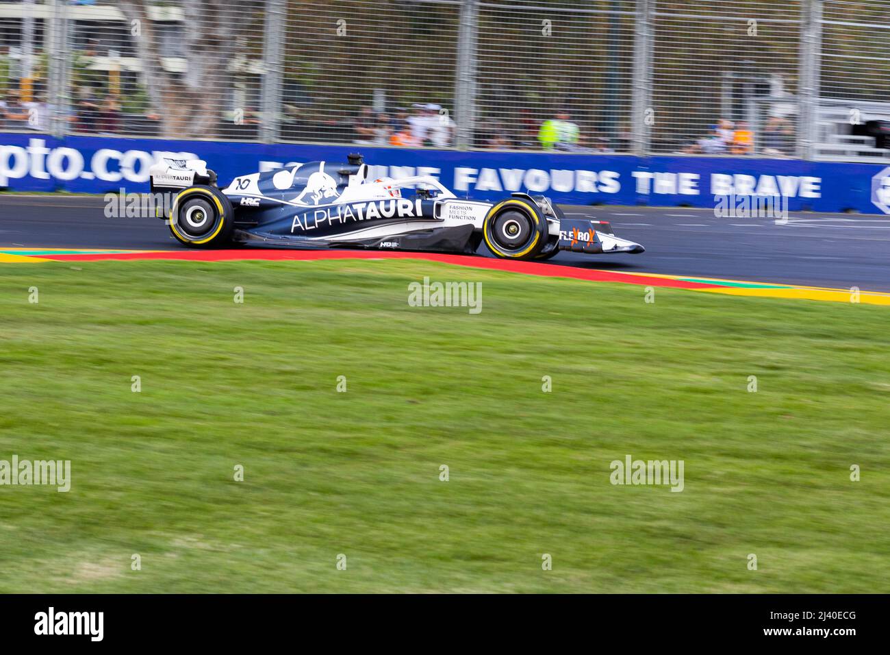 Melbourne, Australia. 10th Apr 2022. Pierre Gasly di Francia guida la Scuderia AlphaTauri numero 10 AT03 durante il Gran Premio d'Australia 2022 al circuito Albert Park Grand Prix. Credit: SOPA Images Limited/Alamy Live News Foto Stock