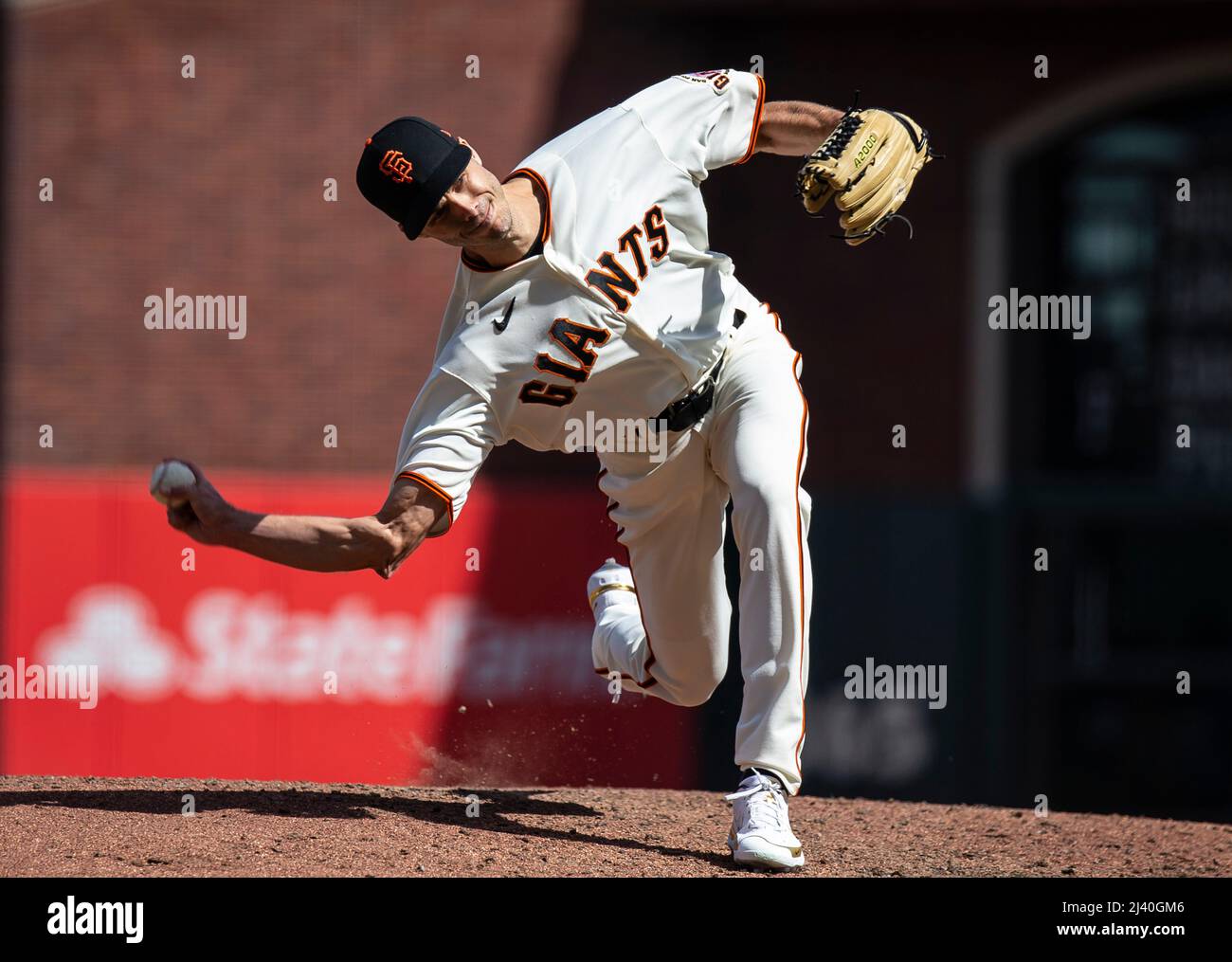 San Francisco, Stati Uniti. Aprile 10 2022 San Francisco CA, U.S.A. San Francisco sollievo lanciatore Tyler Rogers (71) sul tumulo durante la partita MLB tra i Miami Marlins e i San Francisco Giants nel gioco 3. Thurman James/CSM Credit: CAL Sport Media/Alamy Live News 3-2 Foto Stock