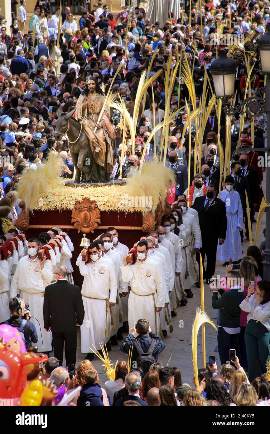 Elche, Alicante, Spagna - 10 aprile 2022: Gesù Cristo alla tradizionale processione delle palme bianche nella Domenica delle Palme dell'Elche Foto Stock