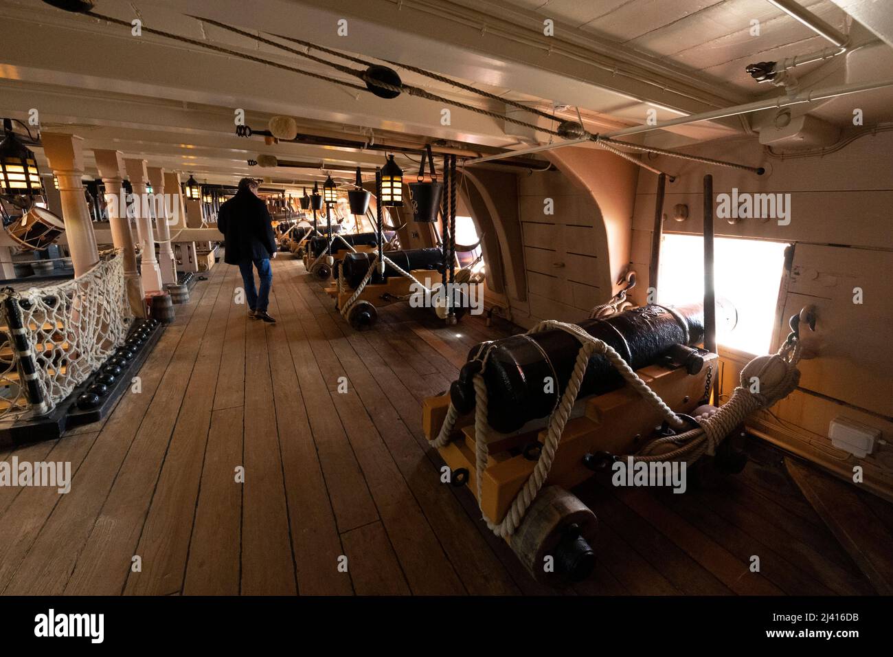 HMS Victory, la più antica nave da guerra di servizio, 244, anni, servizio, Lord Nelson, bandiera, nave, battaglia, di, Trafalgar, Navale, Royal Navy, Docks, Portsmouth, Hampshire, Inghilterra, Regno Unito, Foto Stock