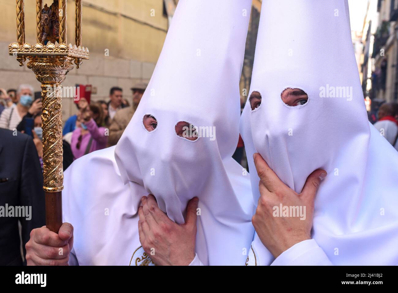 Madrid, Spagna, 10th aprile 2022. Le persone nelle strade di Madrid festeggiano il 'Domingo de Ramos' dopo due anni di emergenza COVID-19. È il tradizionale Foto Stock