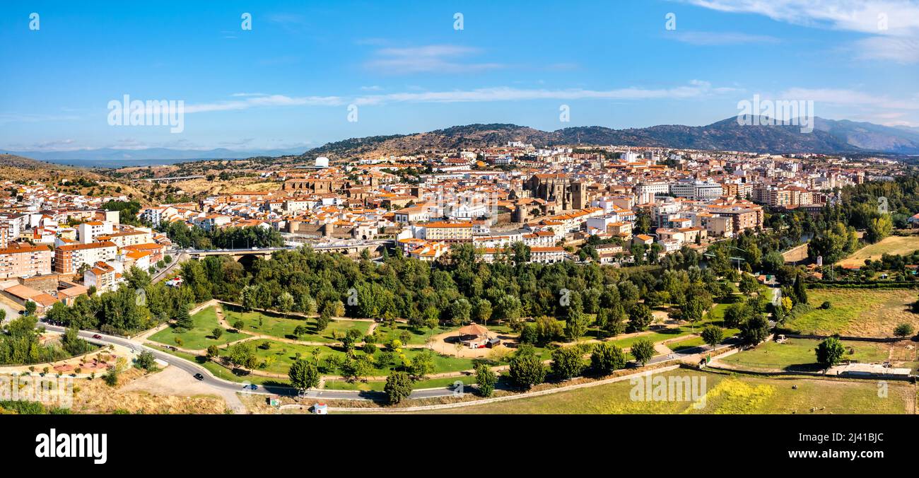 Panorama aereo di Plasencia in provincia di Caceres, Estremadura, Spagna Occidentale Foto Stock