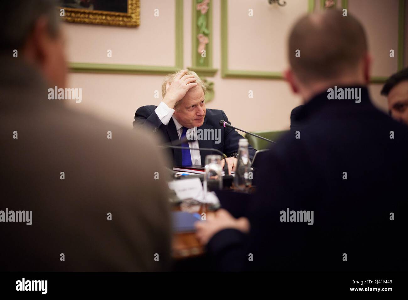 KIEV, UCRAINA - 09 aprile 2022 - il primo ministro britannico Boris Johnson incontra il presidente ucraino Volodymyr Zelensky durante una visita in guerra Foto Stock