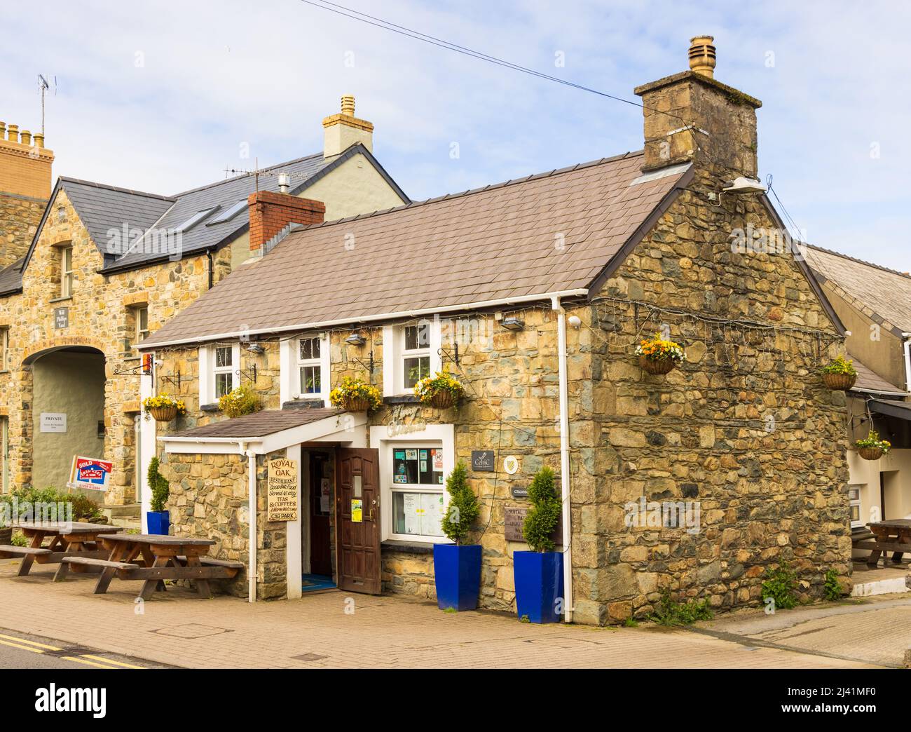 Esterno del pub e ristorante Royal Oak. Newport, Pembrokeshire, Galles. REGNO UNITO Foto Stock