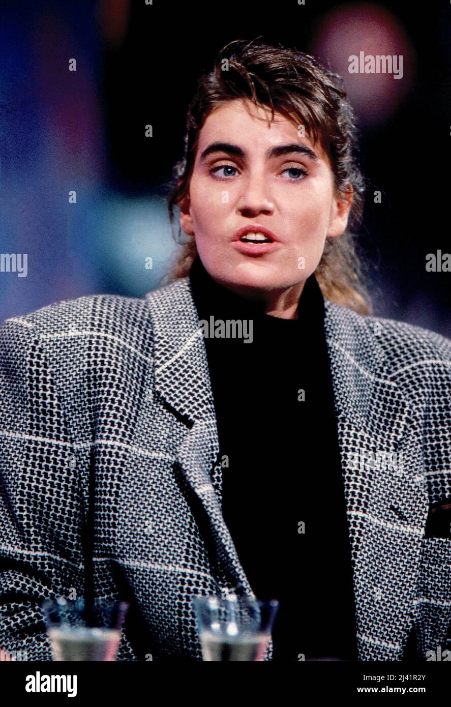 Nicole Meissner, ex-Model und Geliebte von Box-Promoter Ebby Thust, in einer Talkshow, Deutschland um 1995. Foto Stock