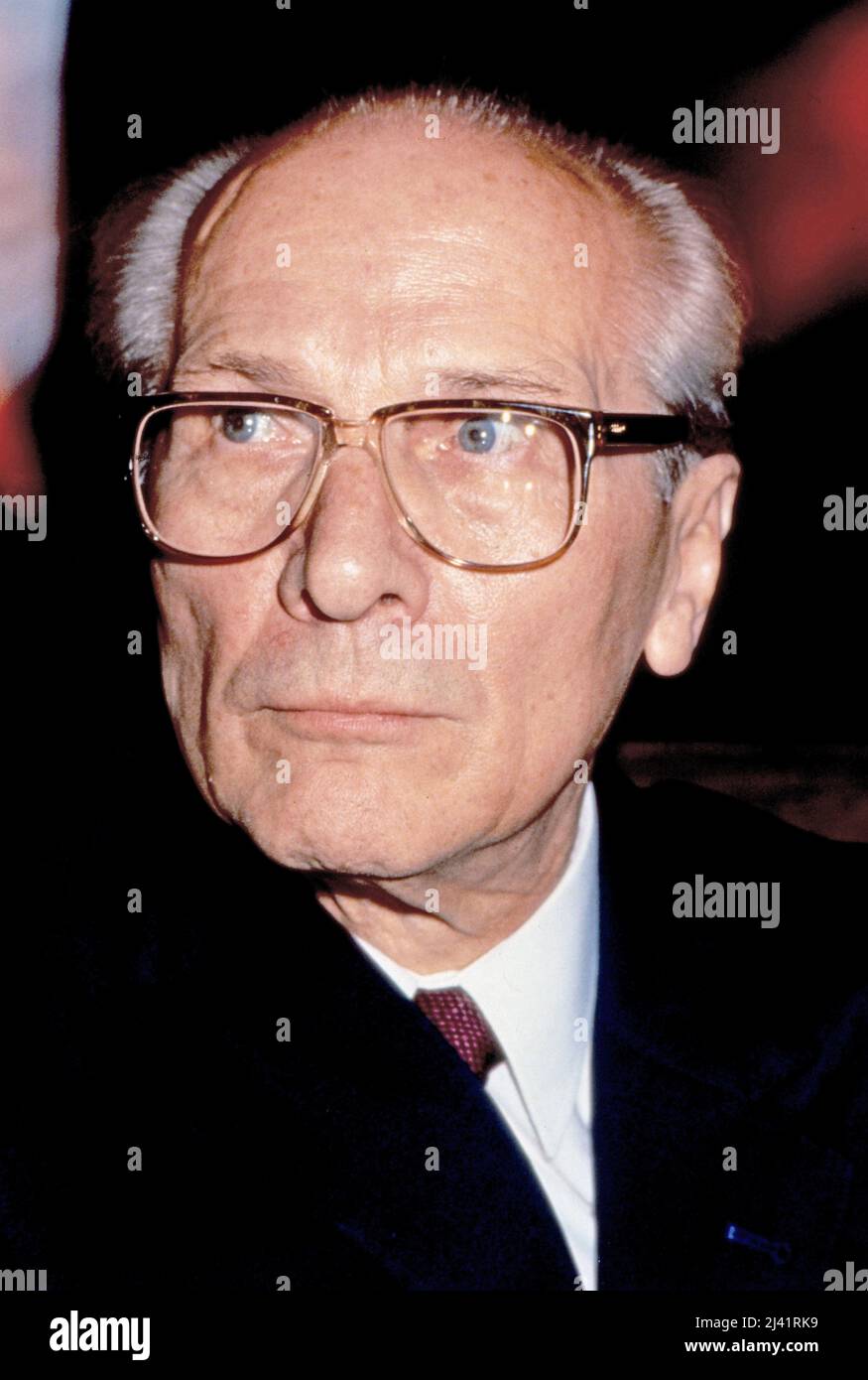 Erich Honecker, ehemaliger Generalsekretär des Zentralkomitees der SED und Staatsratsvorsitzender der DDR, bei seinem Prozess vor dem Landgericht di Berlino, Deutschland 1992. Foto Stock