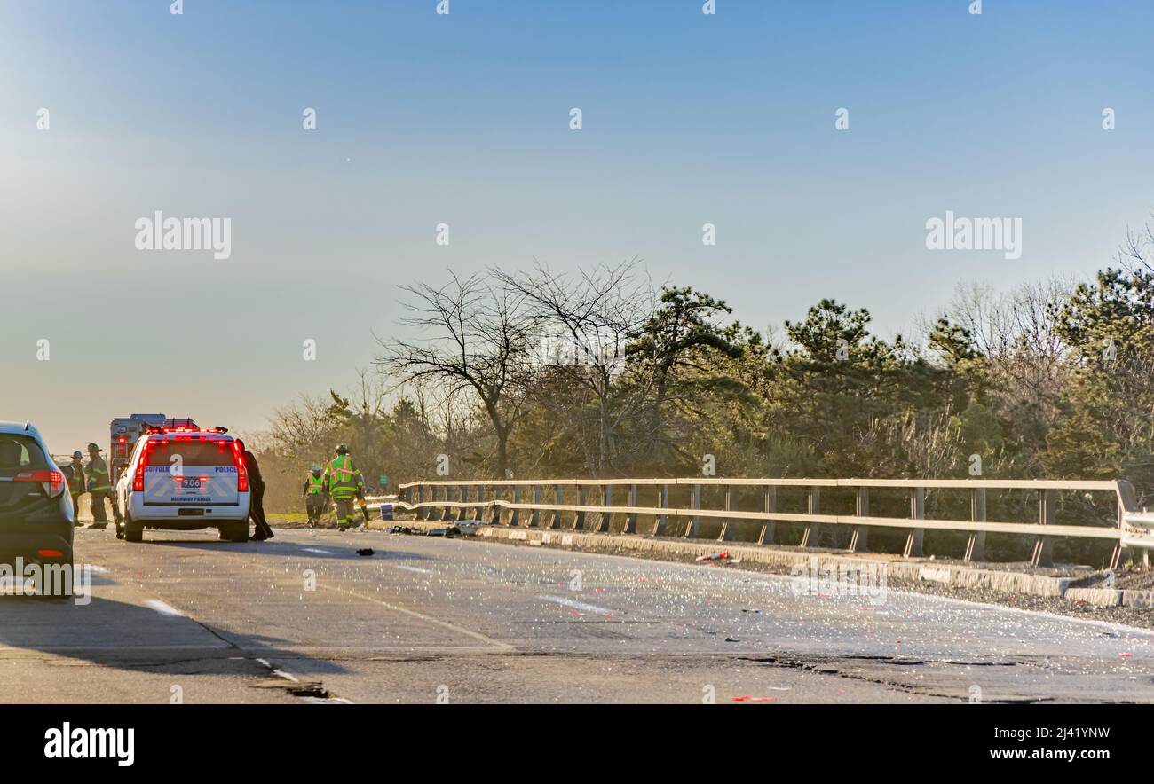 Incidente stradale sulla Long Island Expressway Foto Stock Incidente stradale sulla Long Island Expressway Foto Stock