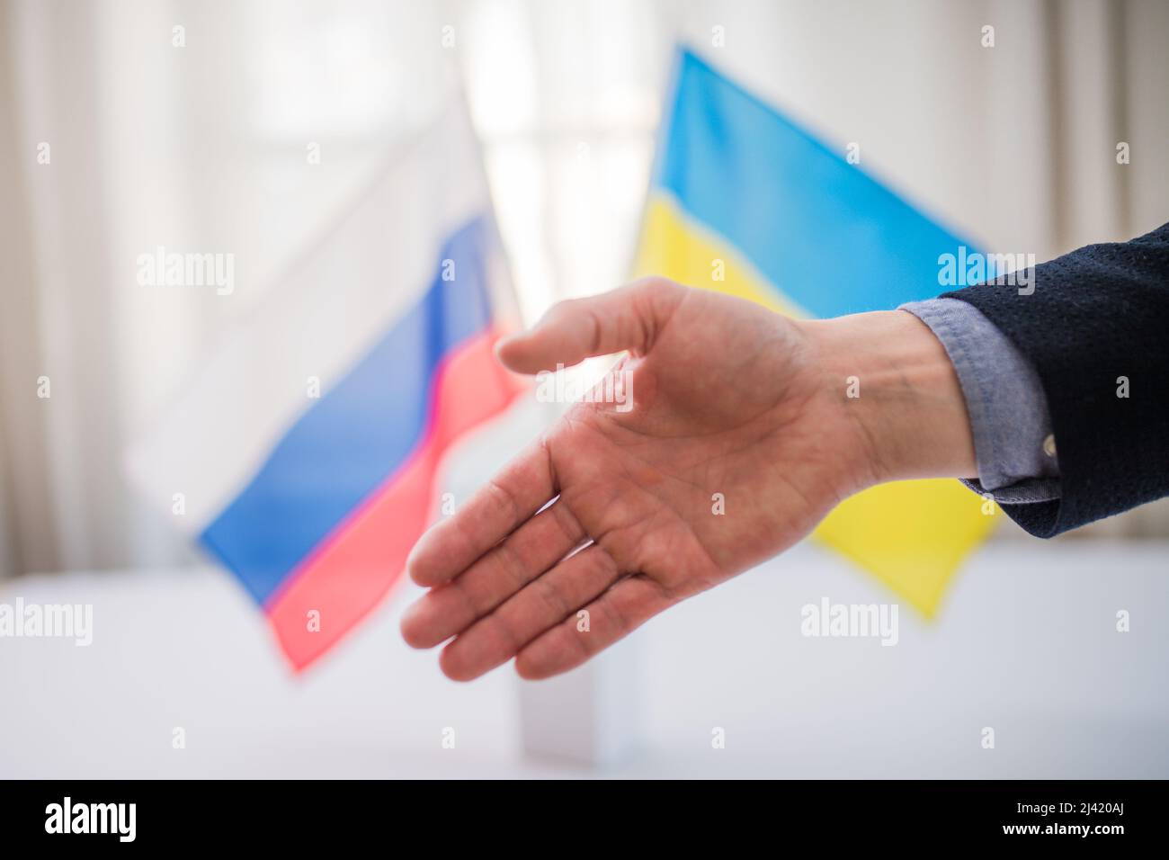 Rappresentante dell'Ucraina in attesa di un accordo con la Russia. Foto Stock