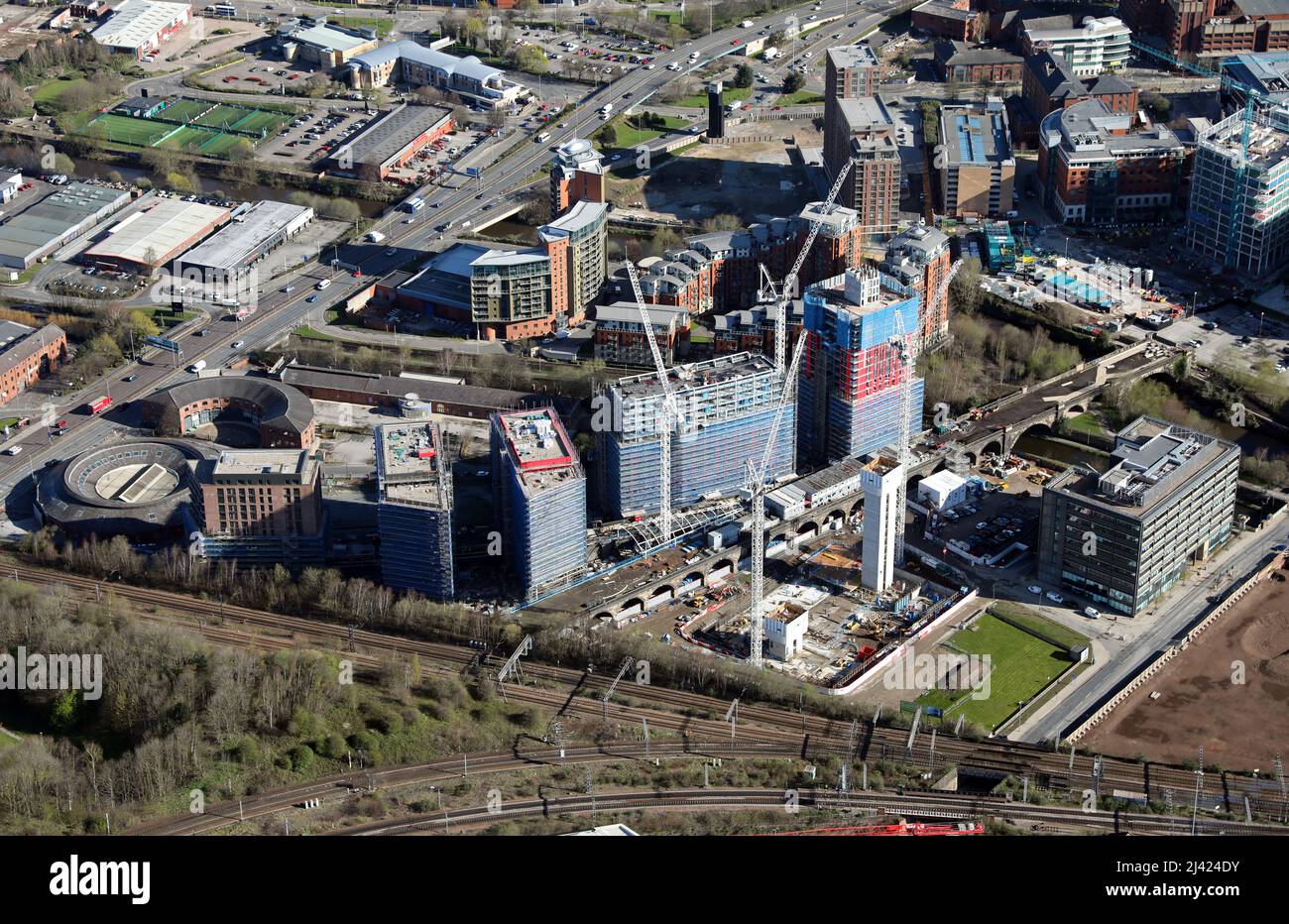 Vista aerea del centro di Leeds ovest con un nuovo sviluppo tra Whitehall Road (in basso a destra) e la strada A58 (in alto a sinistra) l'argomento principale Foto Stock