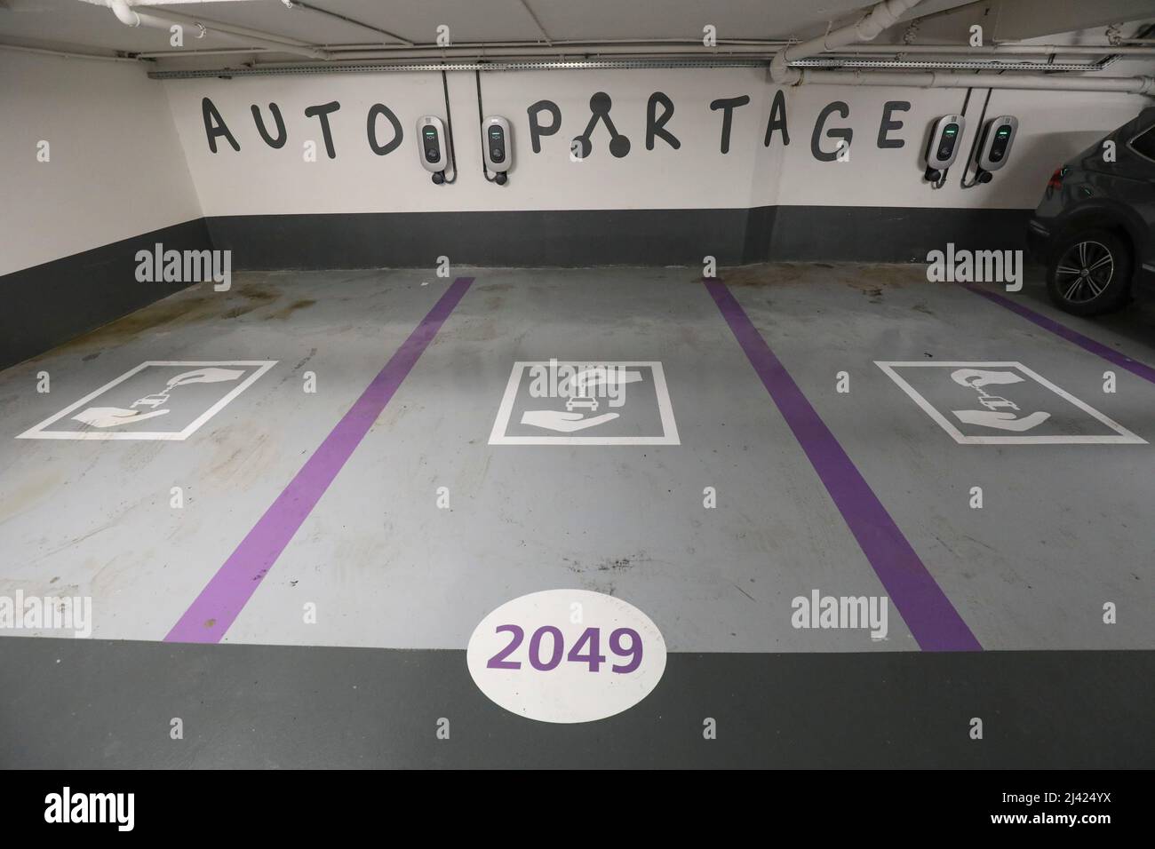 A PARIGI SI APRONO LE PIÙ GRANDI STAZIONI DI RICARICA PER VEICOLI ELETTRICI Foto Stock