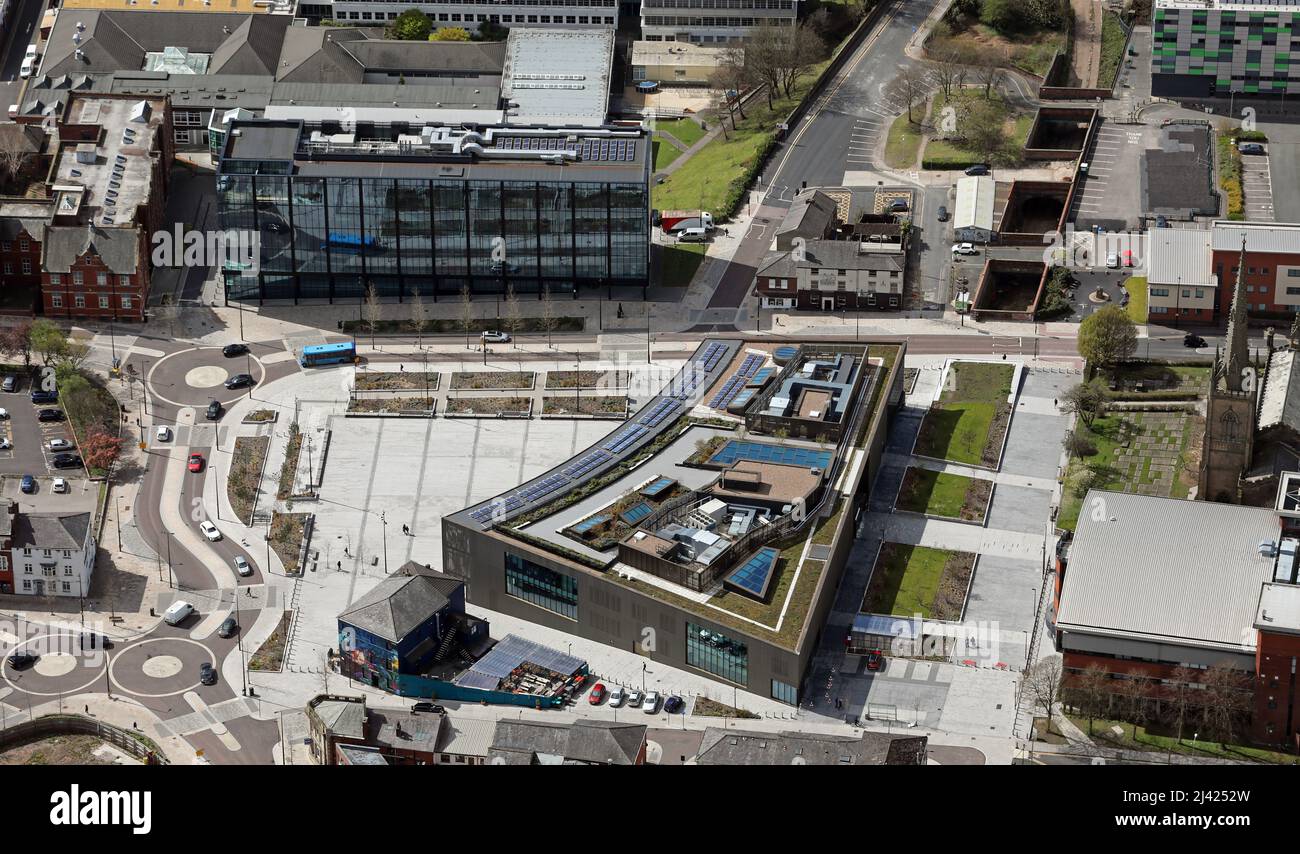 Vista aerea del Centro studentesco dell'Università del Lancashire Centrale e del Centro di Ingegneria e innovazione, University Square, Preston, Lancashire Foto Stock