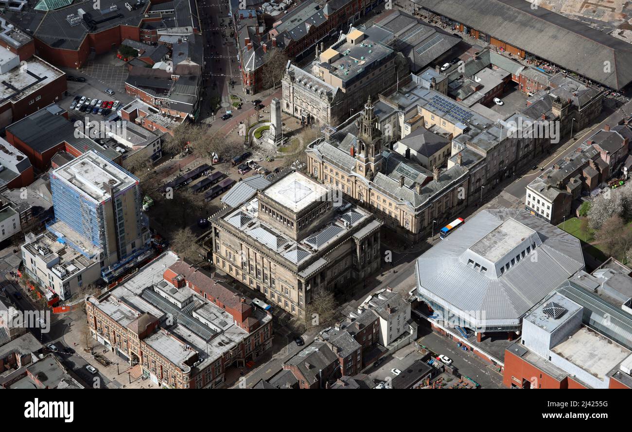 Vista aerea del centro di Preston, tra cui Preston Cenotaph e il museo Harris, la galleria d'arte e la biblioteca, il Lancashire Foto Stock