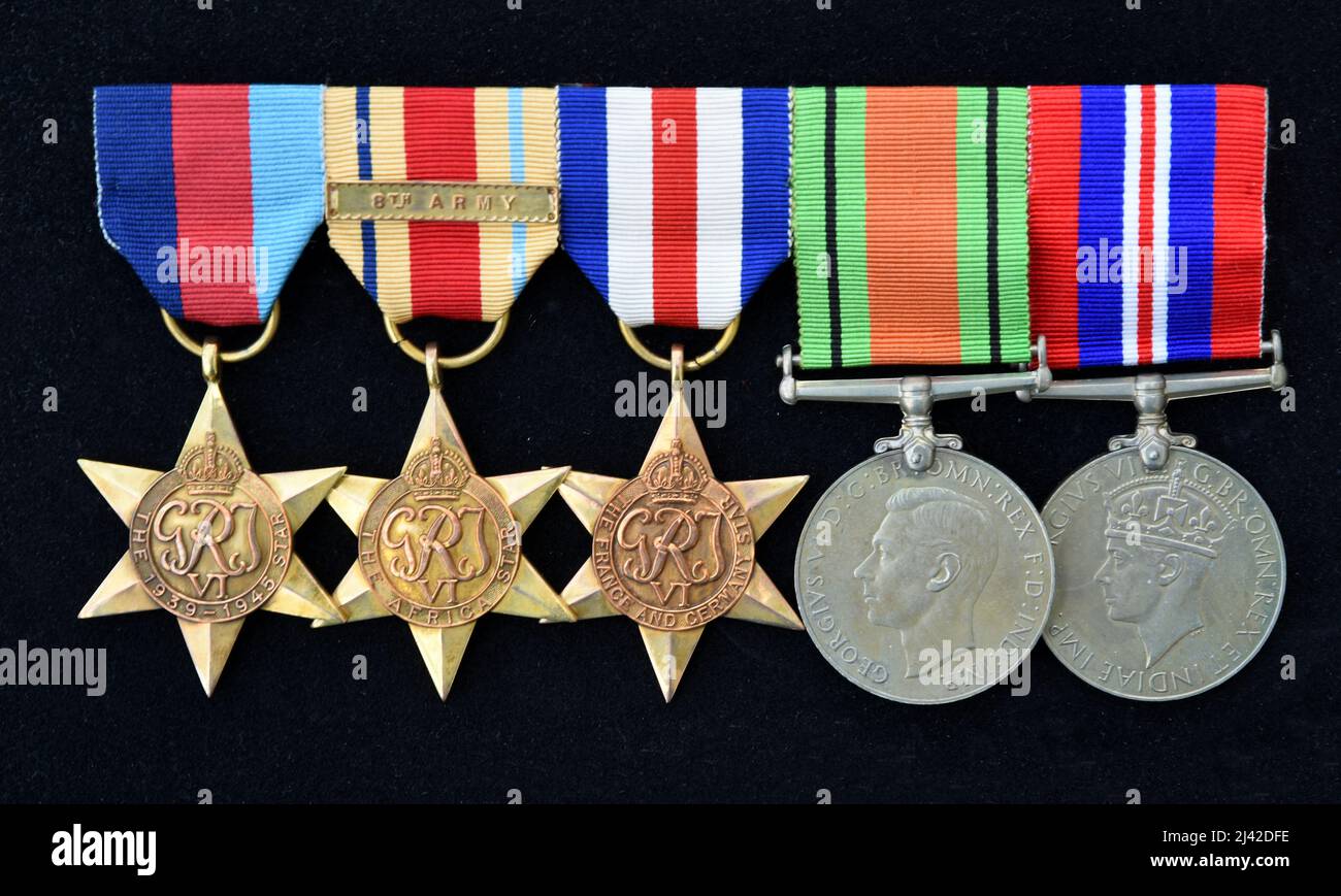 Guerra mondiale 2 Medaglia il 1939-1945 Stella, l'Africa Stella con 8th clasp esercito, la Francia e la Germania Stella, la Medaglia di Difesa e the1939-1945 Medaglia Foto Stock