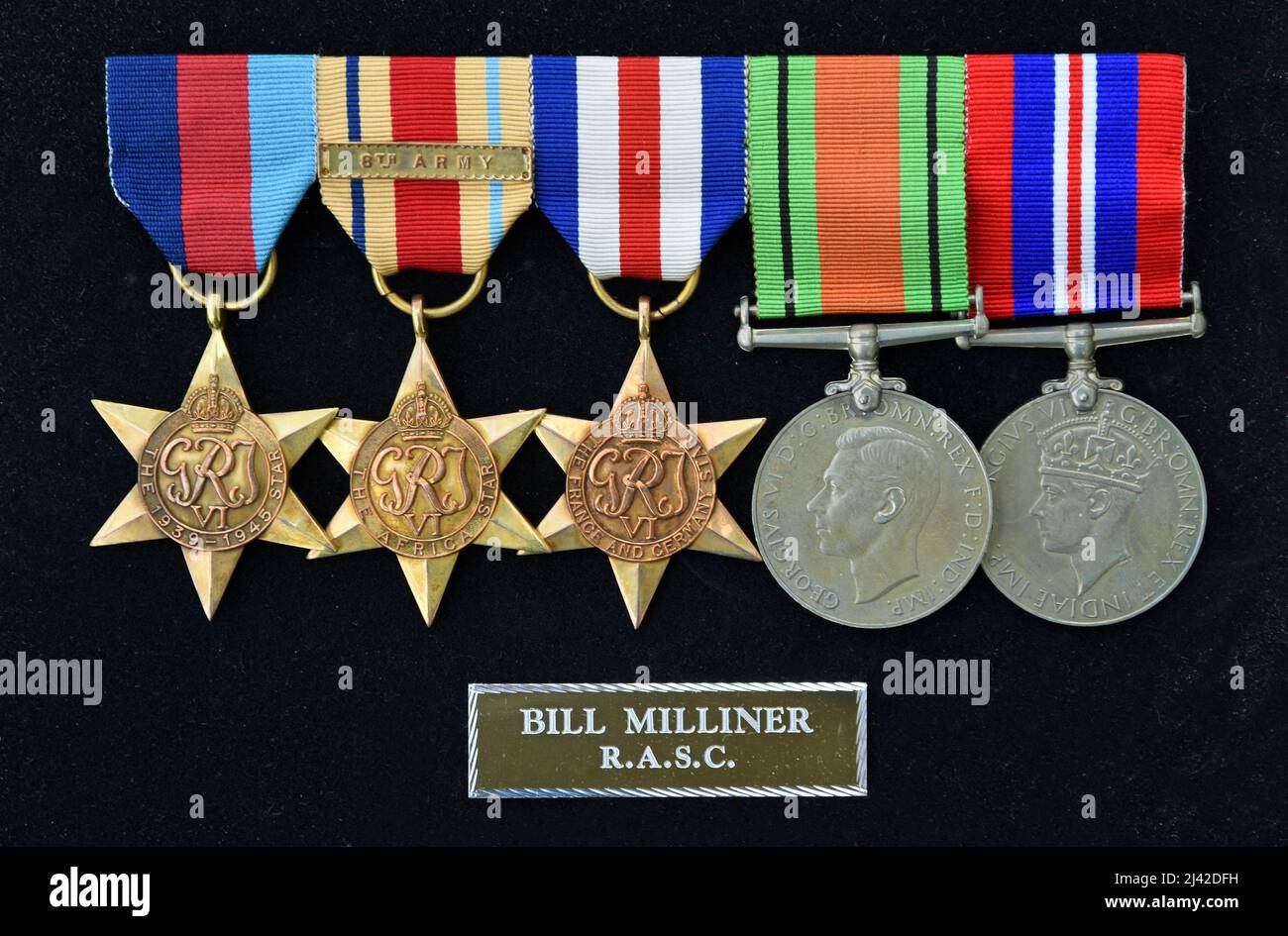 Guerra mondiale 2 Medal Group la Stella 1939-1945, la Stella Africa con 8th clasp esercito, la Stella Francia e Germania, la Medaglia di Difesa e la Meda 1939-1945 Foto Stock