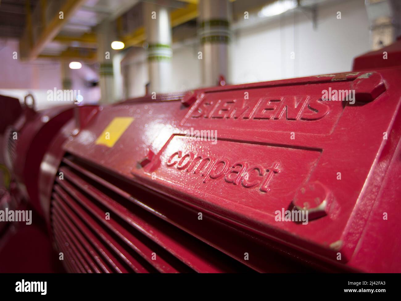 Motore AC compatto Siemens installato in un impianto di raffreddamento urbano Foto Stock