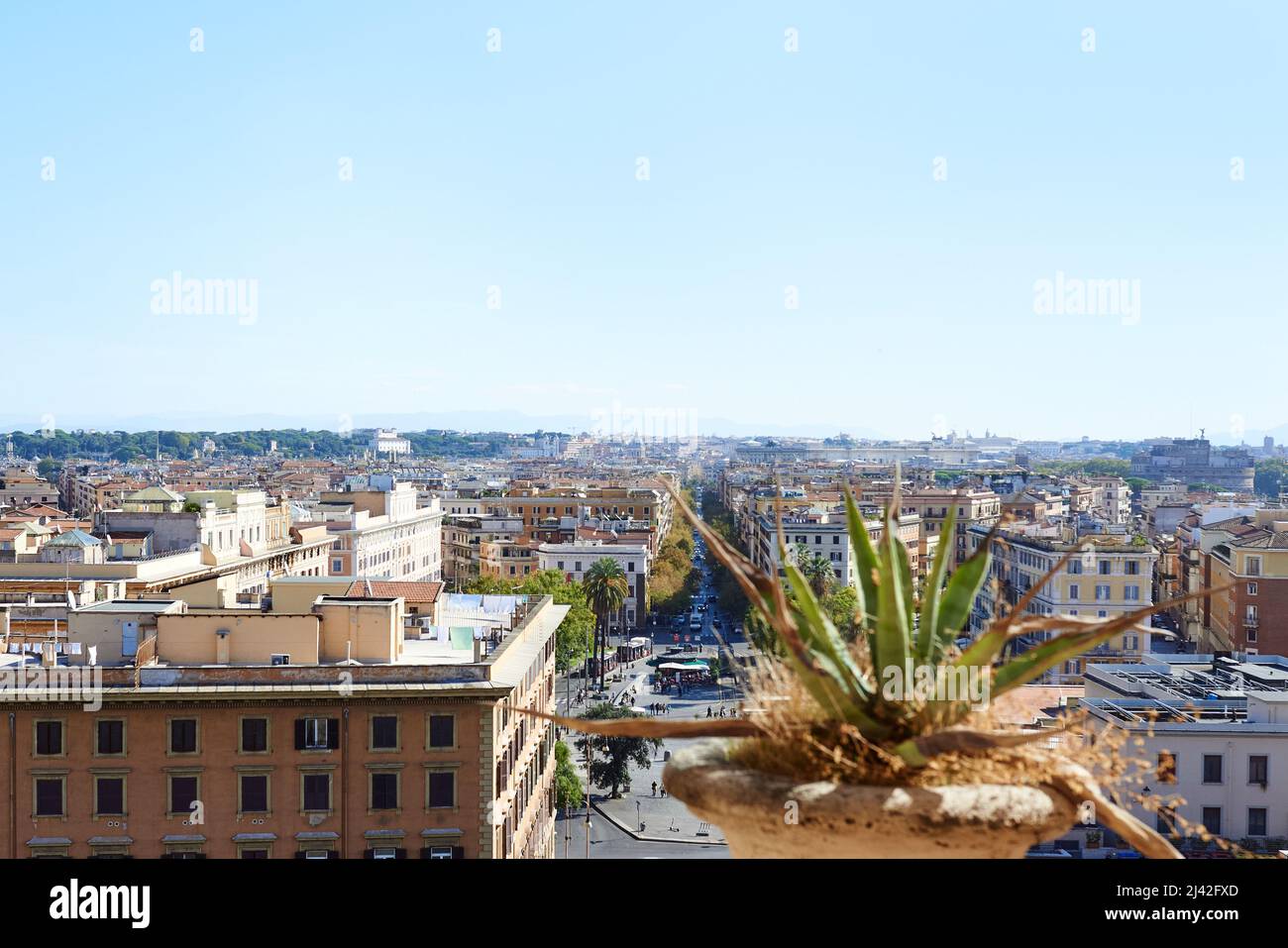 Vaticano, Italia - 16 ottobre 2021: Vista di Roma in giornata di sole Foto Stock