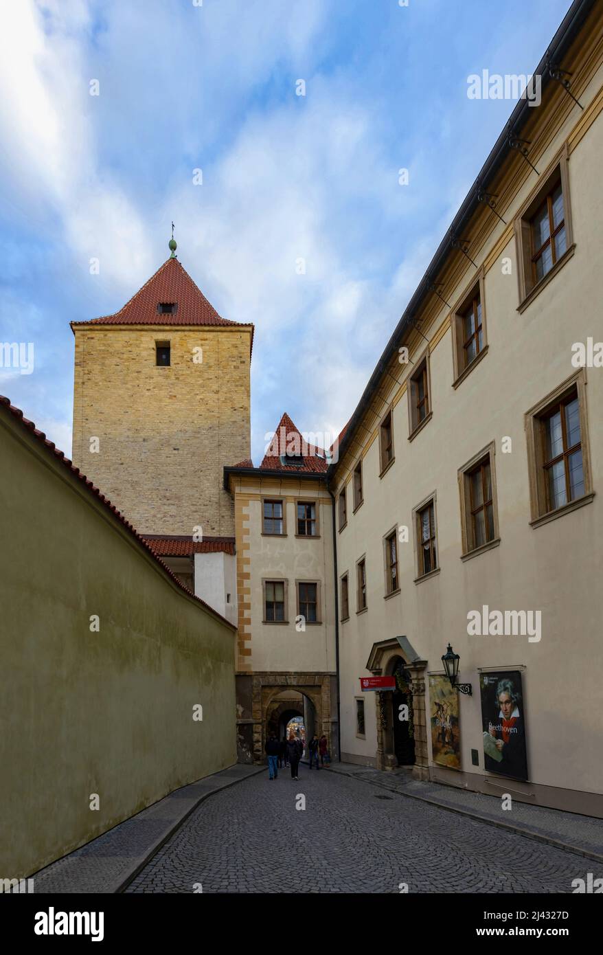 Torre Nera e Palazzo Lobkowicz a Praga Foto Stock