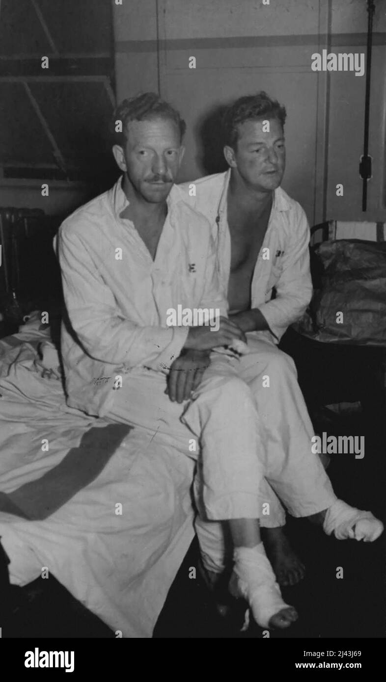 Si pensavano a vicenda: Due fratelli sopravvissuti all'attacco e portati al porto. Trevor (cuoco) e Mark (fornaio) Hoggins di Melbourne. Stavano dormendo in diverse parti della nave quando il siluro colpì, e immediatamente ognuno andò in cerca dell'altro con il risultato che si incontrarono sul ponte fino al loro sollievo reciproco. Maggio 18, 1943. Foto Stock