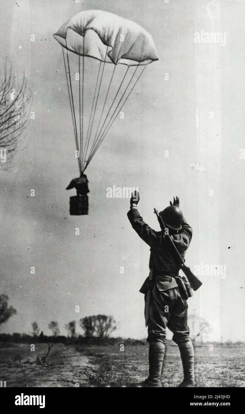 423 - Paracadute - Generalità. Giugno 11, 1938. (Foto della stampante associata). Foto Stock