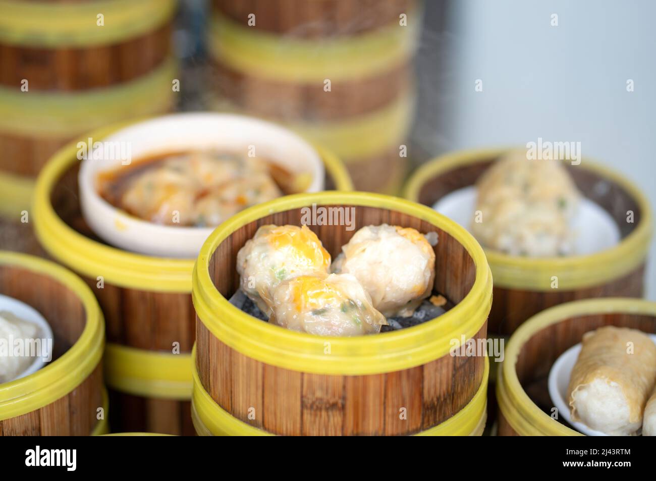 Dim Sum vapatori in un ristorante cinese. Primo piano. Foto Stock