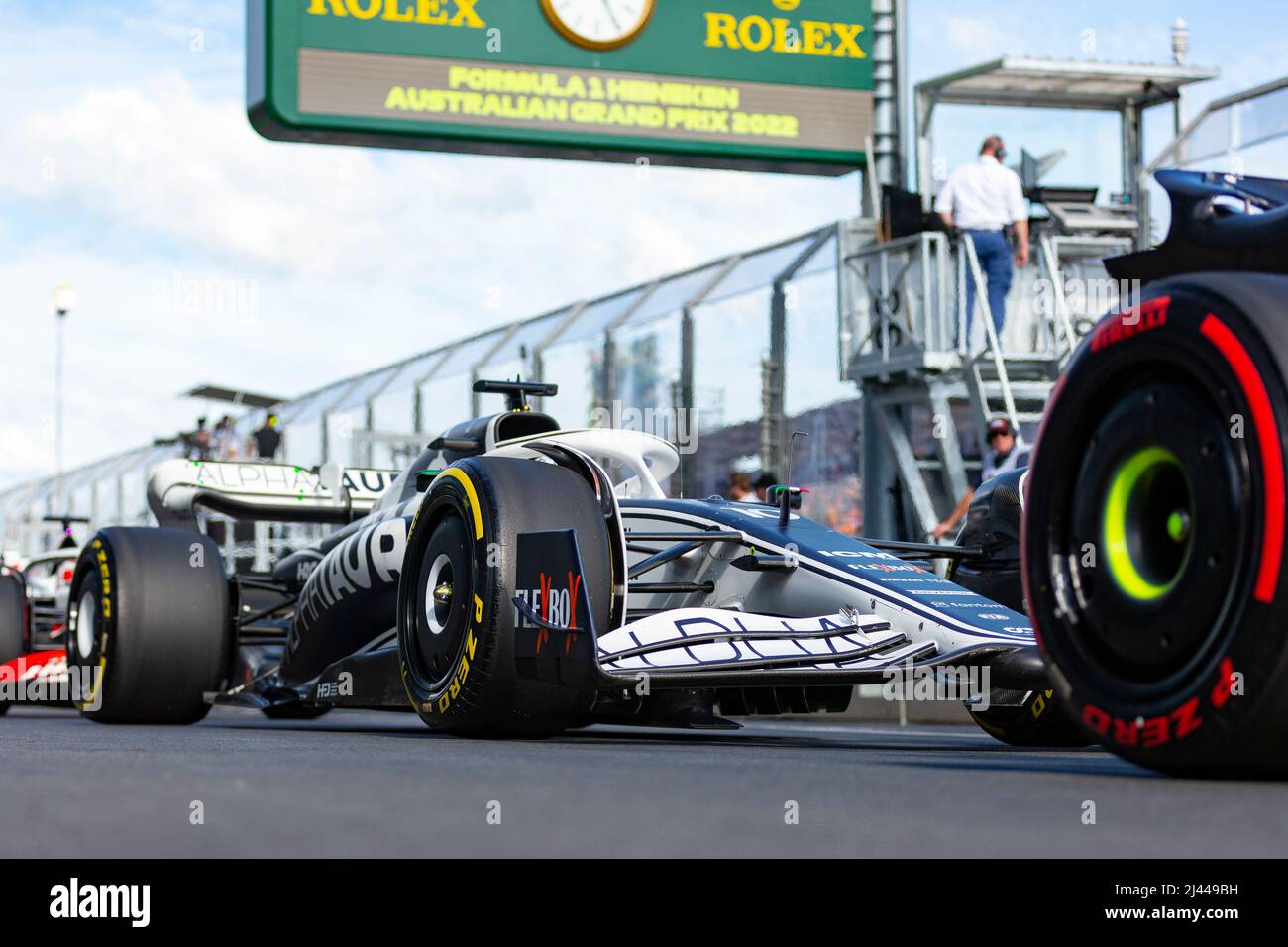 Melbourne, Australia. 10th Apr 2022. Pierre Gasly di Francia guida la Scuderia AlphaTauri numero 10 AT03 durante il riscaldamento per il Gran Premio d'Australia 2022 al circuito Albert Park Grand Prix Credit: SOPA Images Limited/Alamy Live News Foto Stock