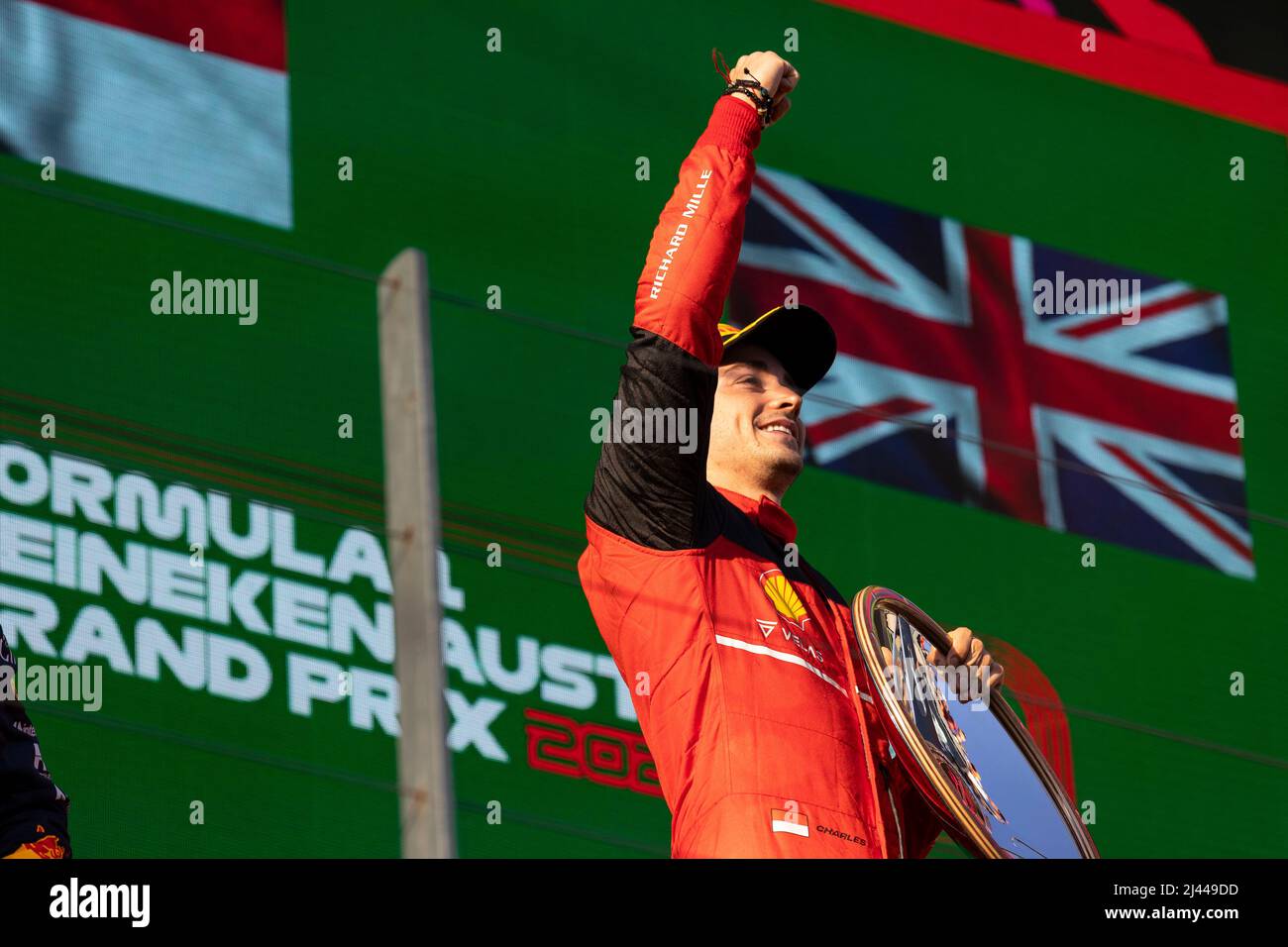 Melbourne, Australia. 10th Apr 2022. Charles Leclerc di Monaco e Ferrari festeggia dopo aver vinto il Gran Premio d'Australia 2022 al circuito Albert Park Grand Prix Credit: SOPA Images Limited/Alamy Live News Foto Stock